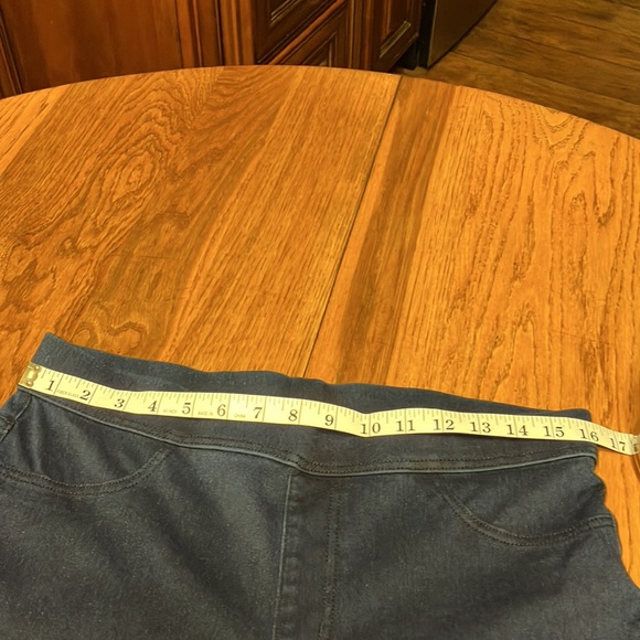 NWT LG 12-14,TIME & TRU MID RISE CAPRIS & NWOT 12-14 JEGGINGS - Picture 3 of 11